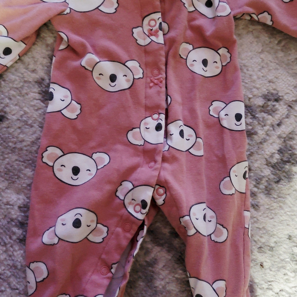 6 SUPER comfy Onesies Size 6 Month Old